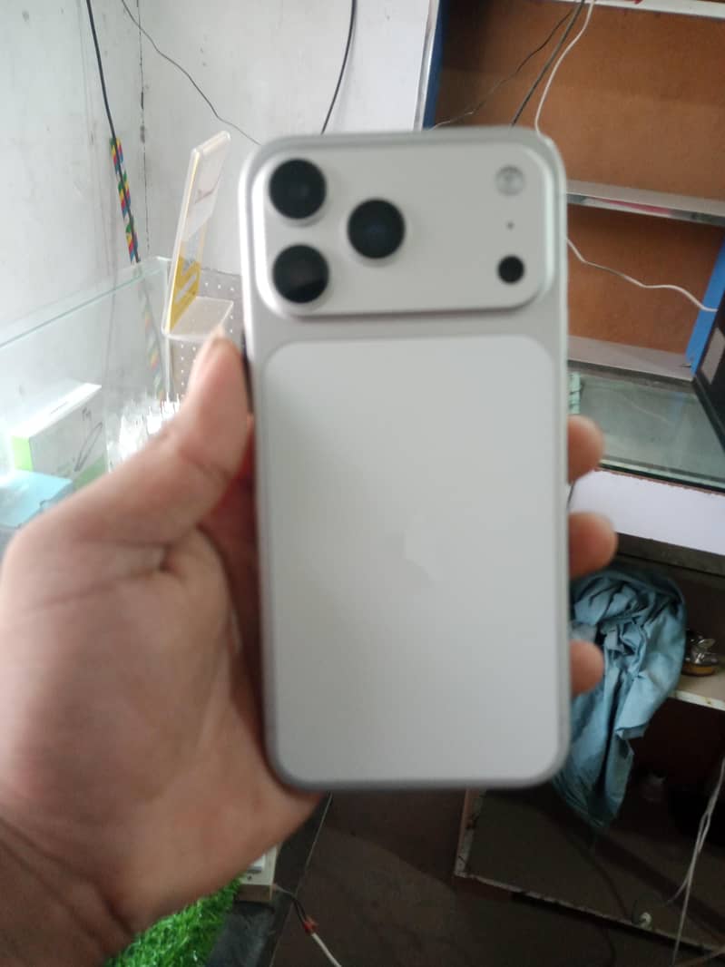 Apple iPhone 17 Pro Max 3