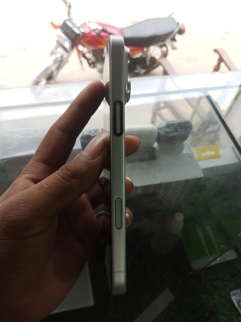 Apple iPhone 17 Pro Max 4