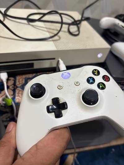 Xbox One S 1TB with three controllers