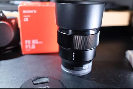 Sony FE 85mm f/1.8  Like Brand New — Box Included