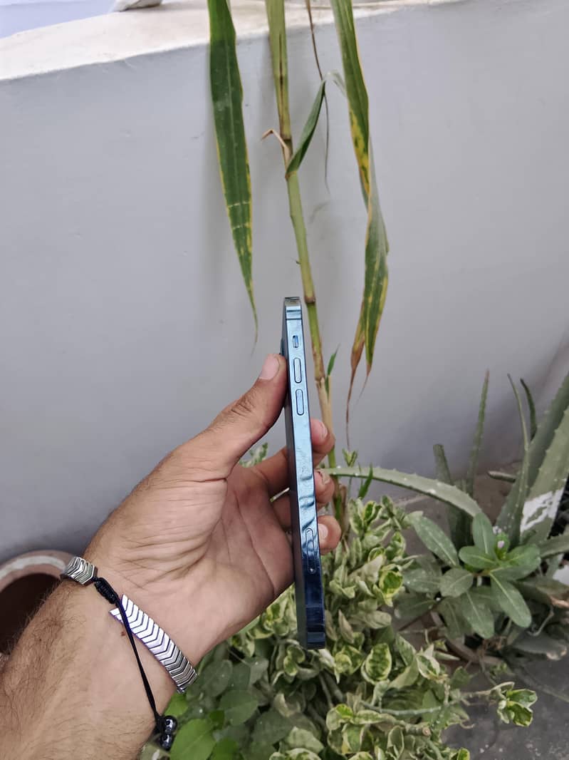 Apple iPhone 12 Pro 2