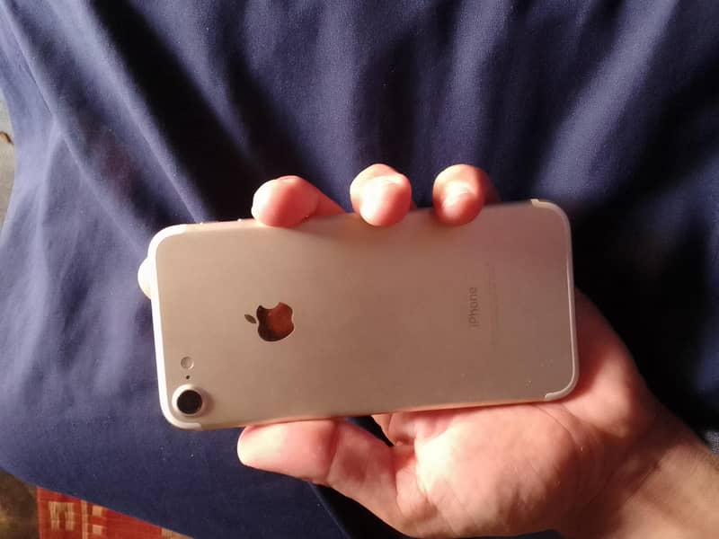 Apple iPhone 7 water pack 1