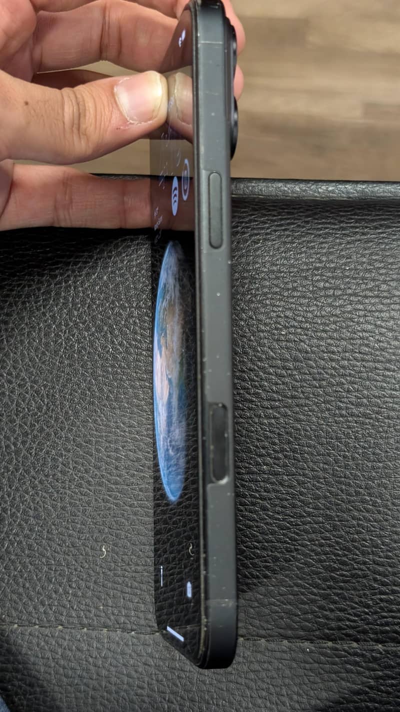 Apple iPhone 16 Plus 3