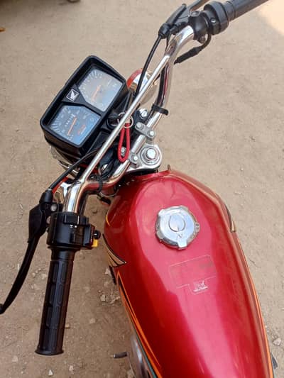 Honda cg 125 red