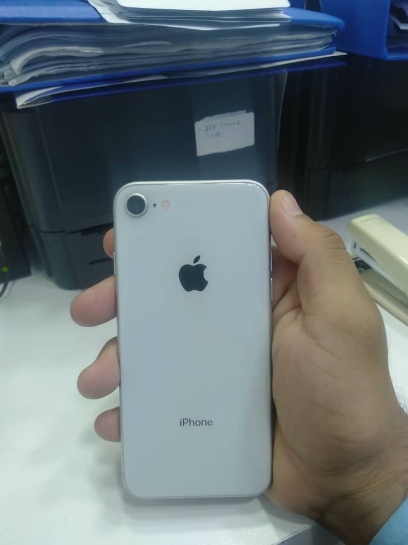 Apple iPhone 8 1