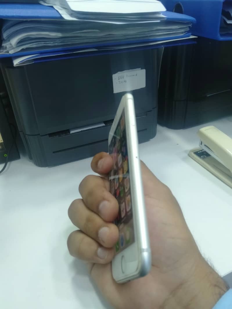 Apple iPhone 8 3