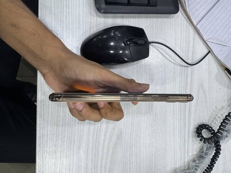 Apple iPhone 11 Pro Max 1