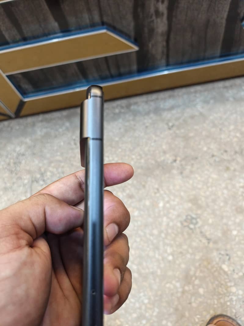 Google Pixel 8 4