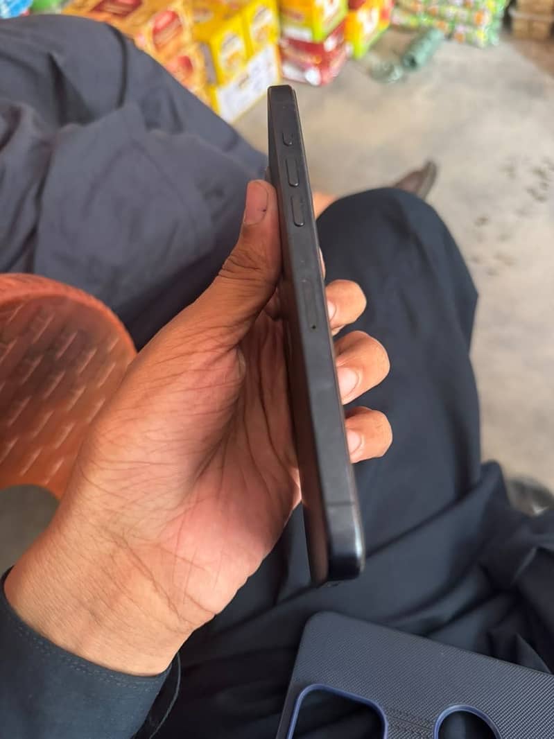 Apple iPhone 15 Pro Max 2