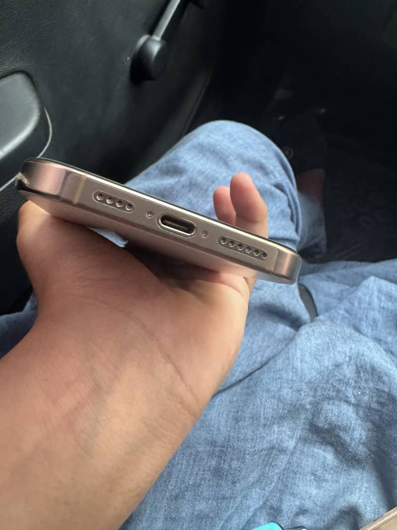 Apple iPhone 16 Pro Max 2