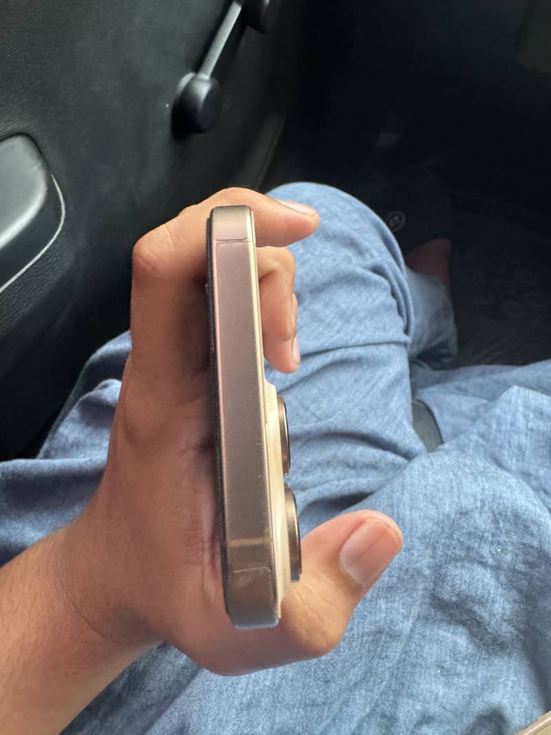 Apple iPhone 16 Pro Max 3