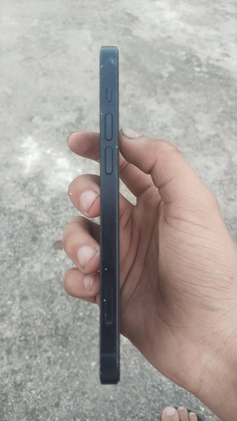 Apple iPhone 12 4