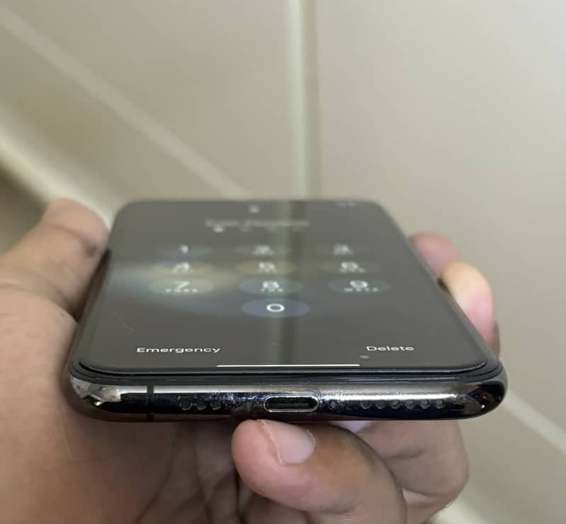 Apple iPhone XS 1