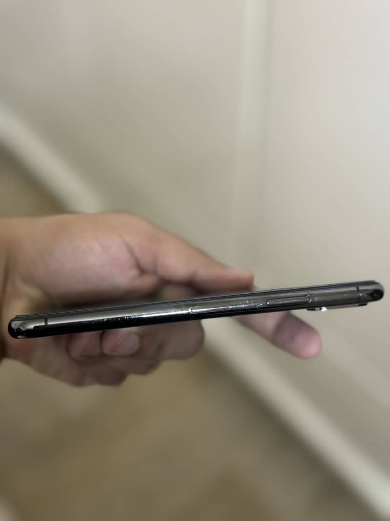 Apple iPhone XS 3