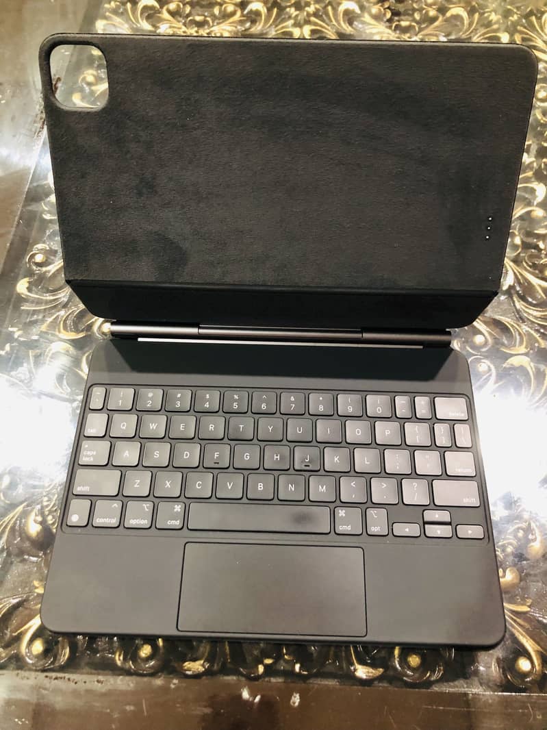 Apple keyboard Case A2261 4