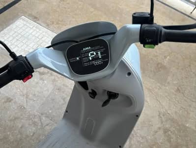 Lush Condition White Scooty 2026 Model Open Latter