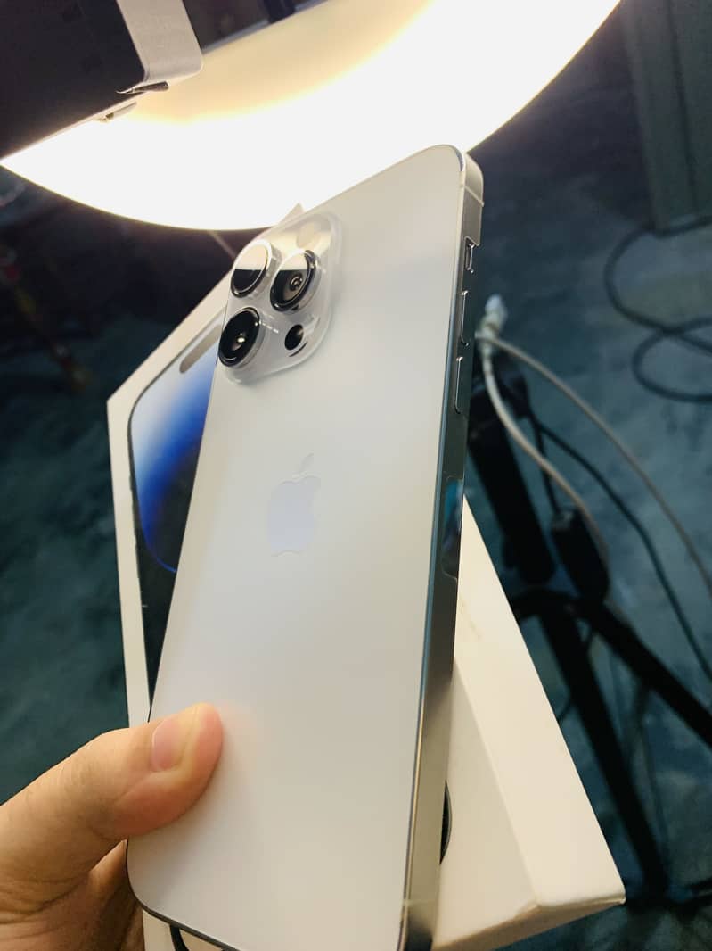Apple iPhone 14 Pro Max 0