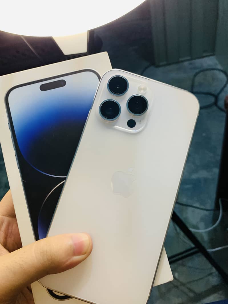 Apple iPhone 14 Pro Max 1