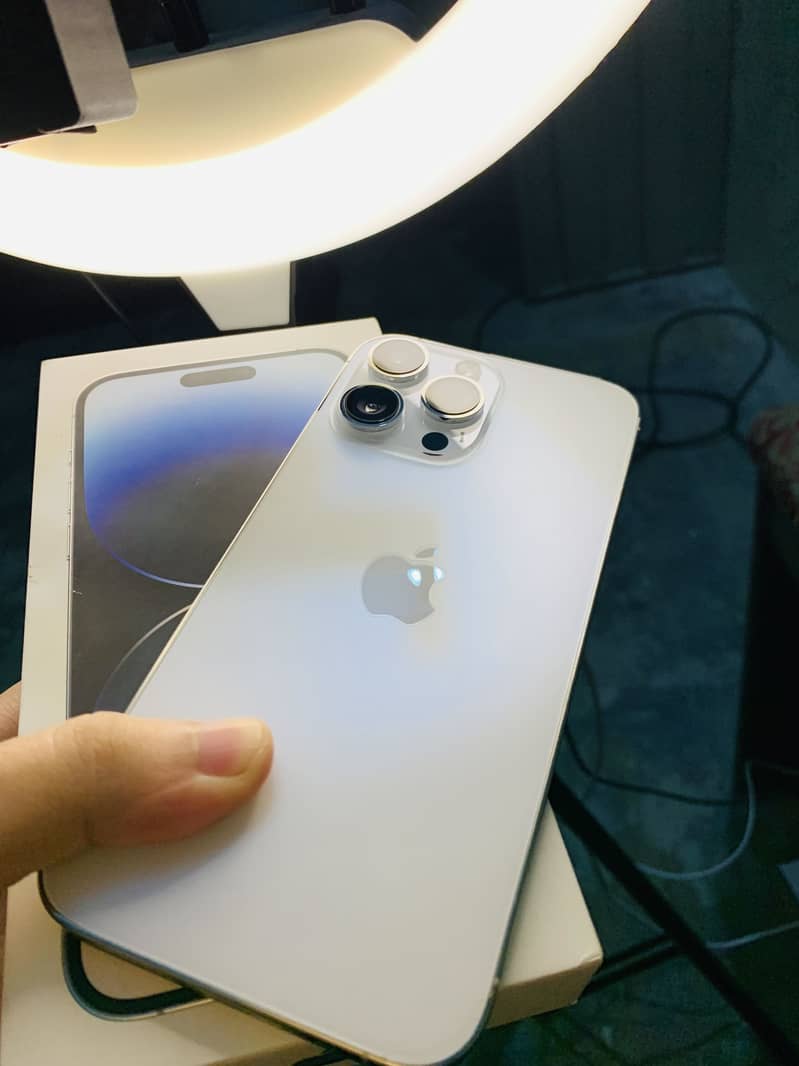 Apple iPhone 14 Pro Max 2