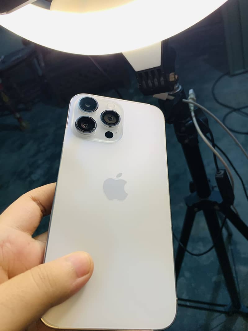 Apple iPhone 14 Pro Max 3