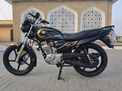 Yamaha YB125z-DX Black Gold