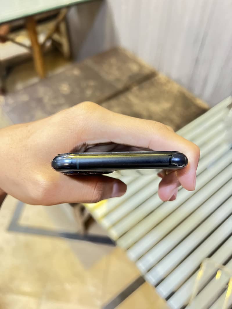 Apple iPhone 11 Pro 12