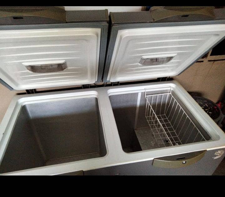 fridge and freezer 0