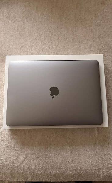 Apple MacBook Pro M2 1