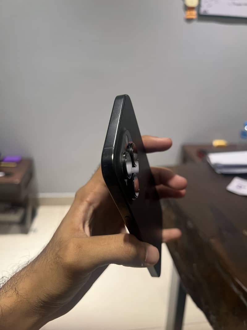 Apple iPhone 16 Pro Max jv 3