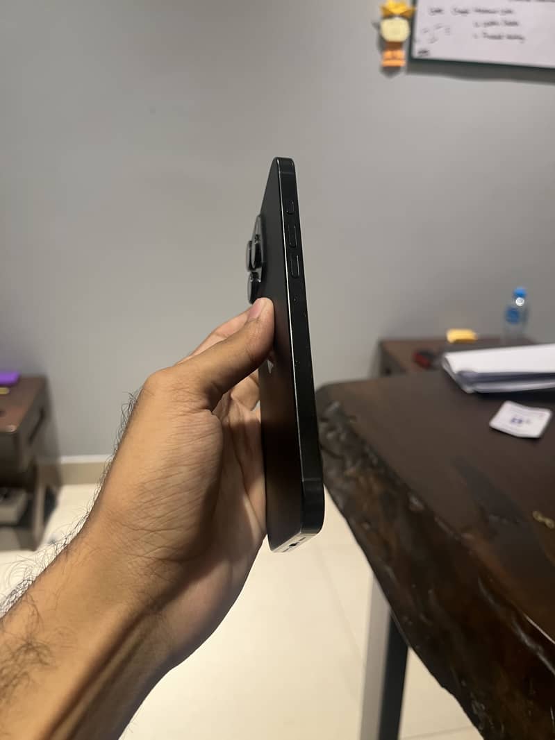 Apple iPhone 16 Pro Max jv 4