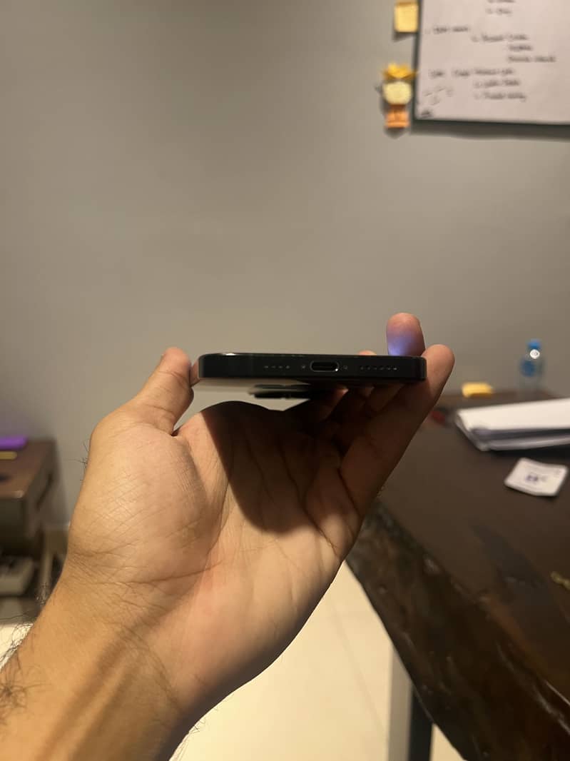 Apple iPhone 16 Pro Max jv 5