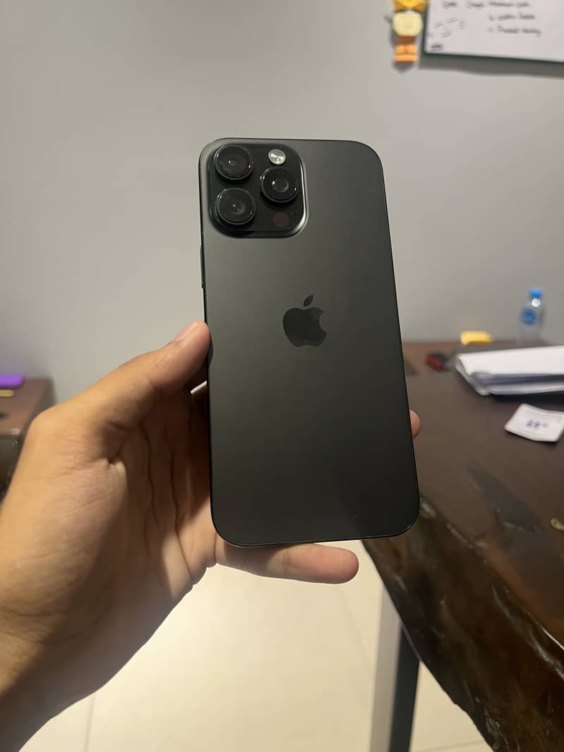 Apple iPhone 16 Pro Max jv 6