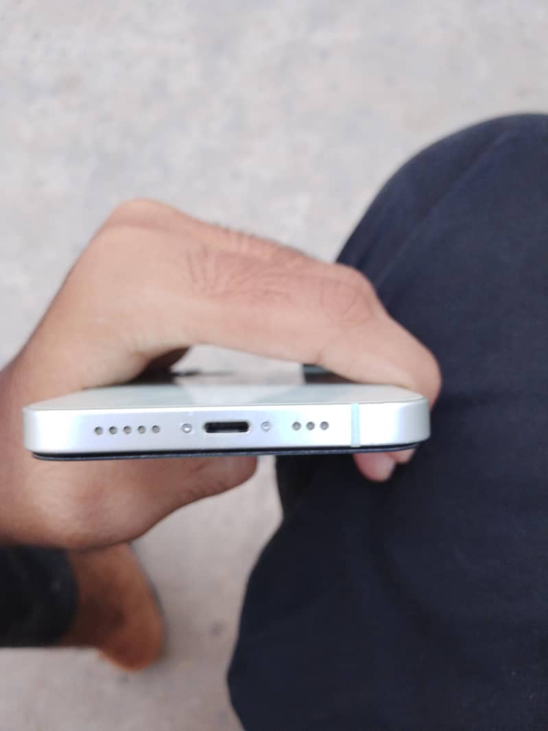 Apple iPhone 12 1