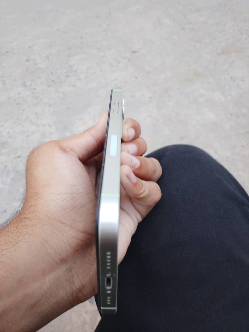 Apple iPhone 12 3