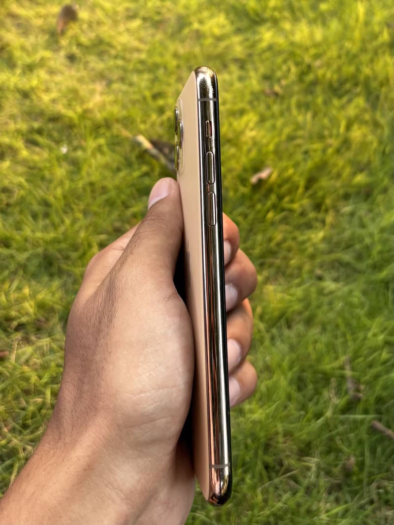 Apple iPhone 11 Pro 2
