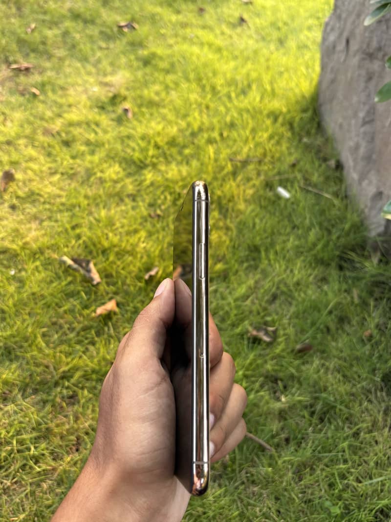 Apple iPhone 11 Pro 3