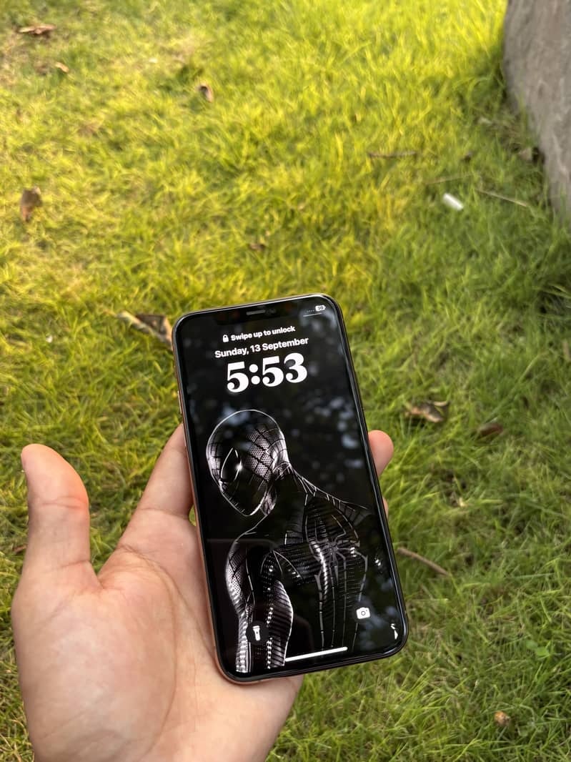 Apple iPhone 11 Pro 4