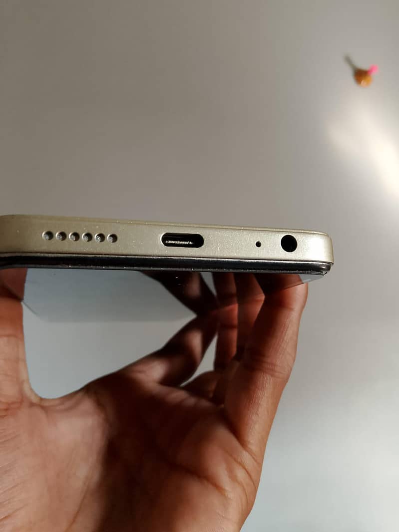 Tecno Spark 20C 4