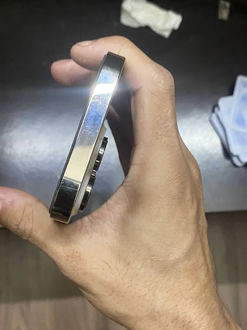 Apple iPhone 14 Pro 2