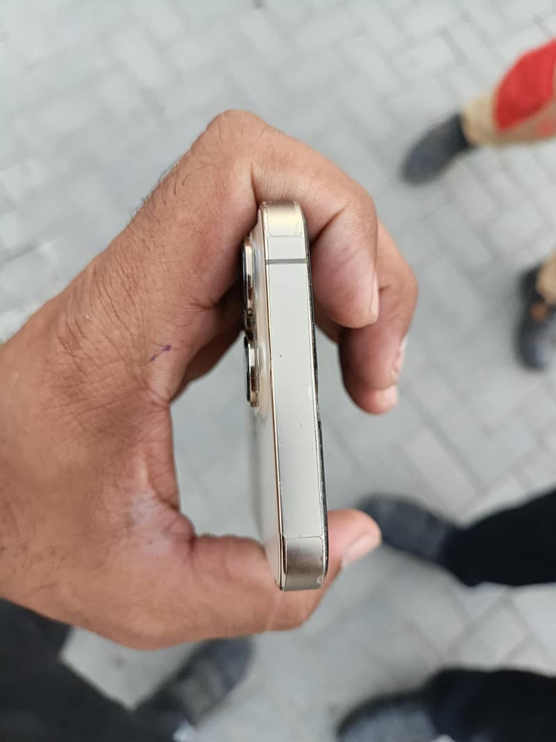 Apple iPhone 13 Pro 0