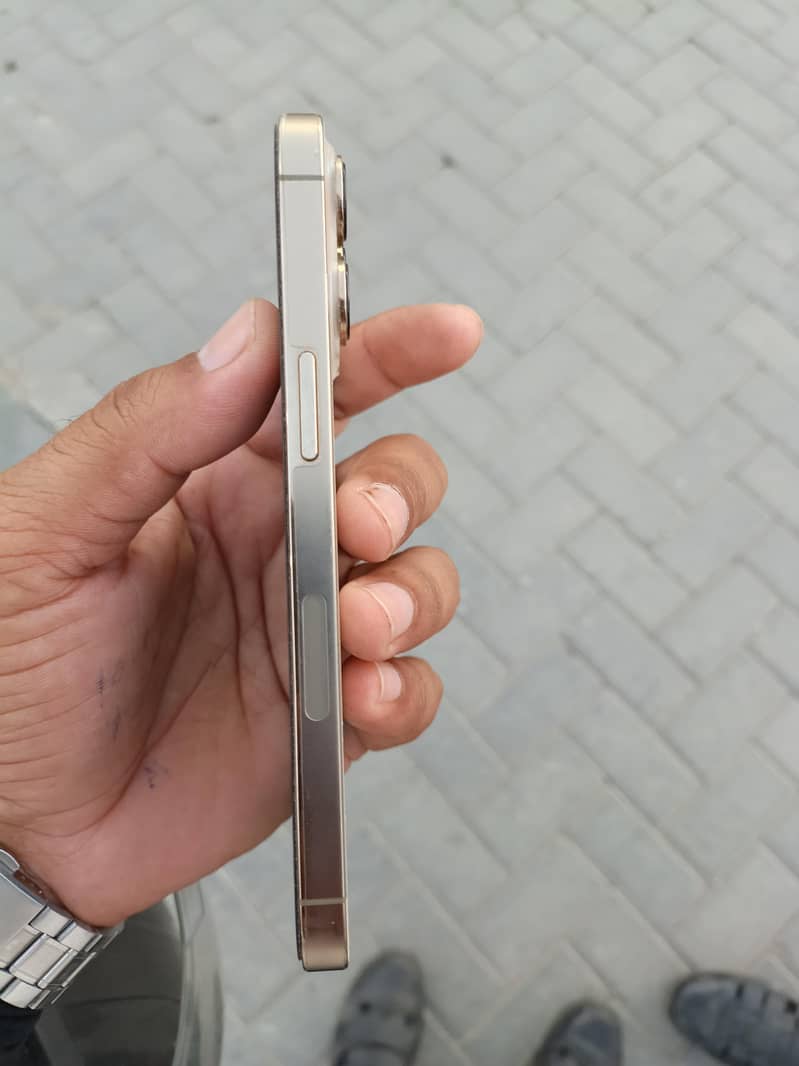 Apple iPhone 13 Pro 2