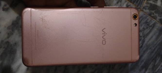 vivo y66 condition used box bhi sath ha painal niche sa damage ha Kam