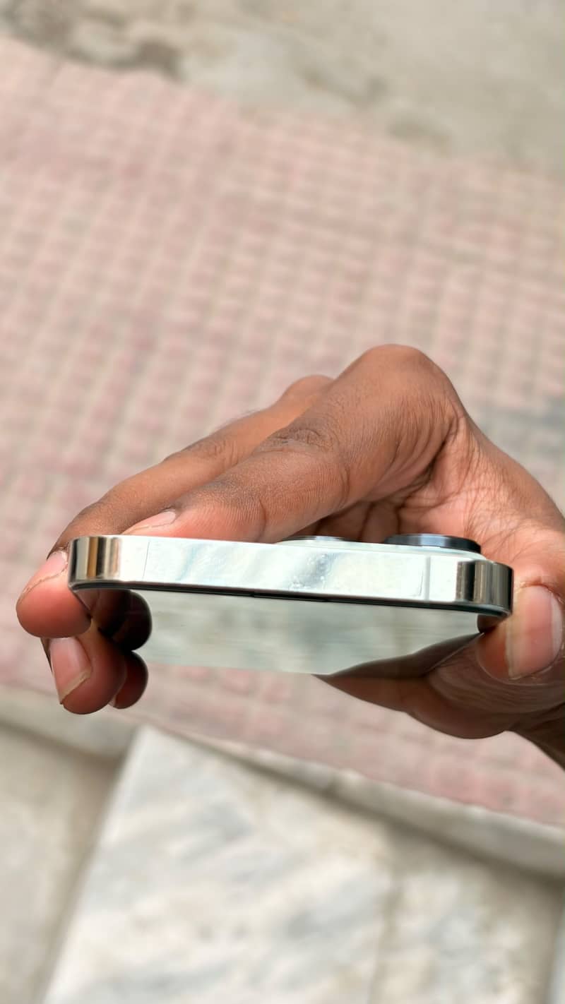 Apple iPhone 13 Pro 1