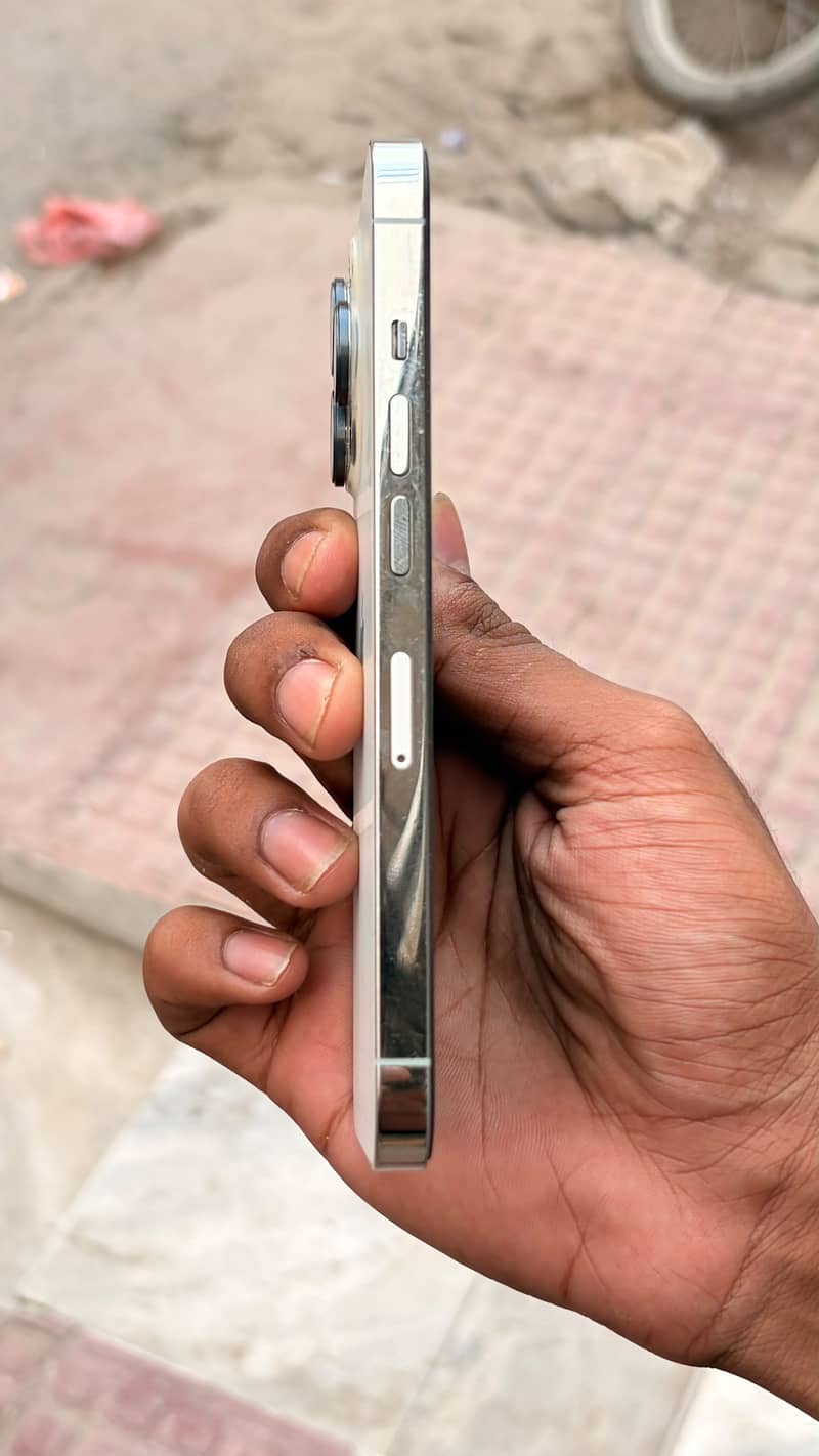 Apple iPhone 13 Pro 2