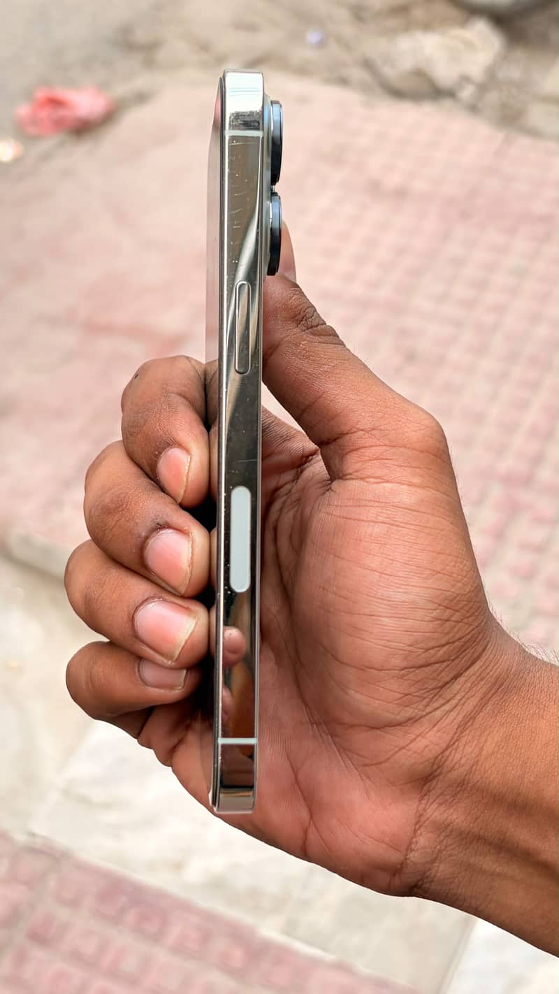 Apple iPhone 13 Pro 3