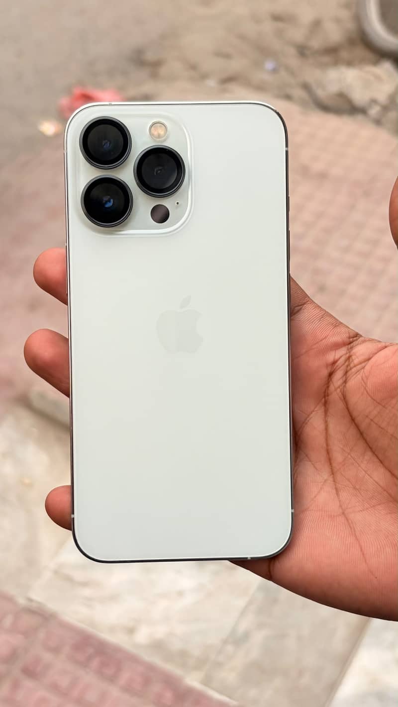 Apple iPhone 13 Pro 4