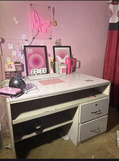 White wooden table