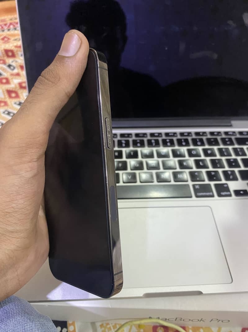Apple iPhone 13 Pro 2