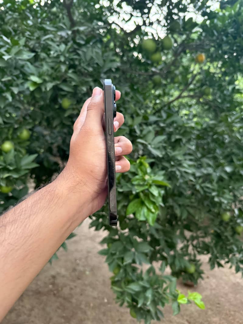 Apple iPhone 14 Pro Max 1