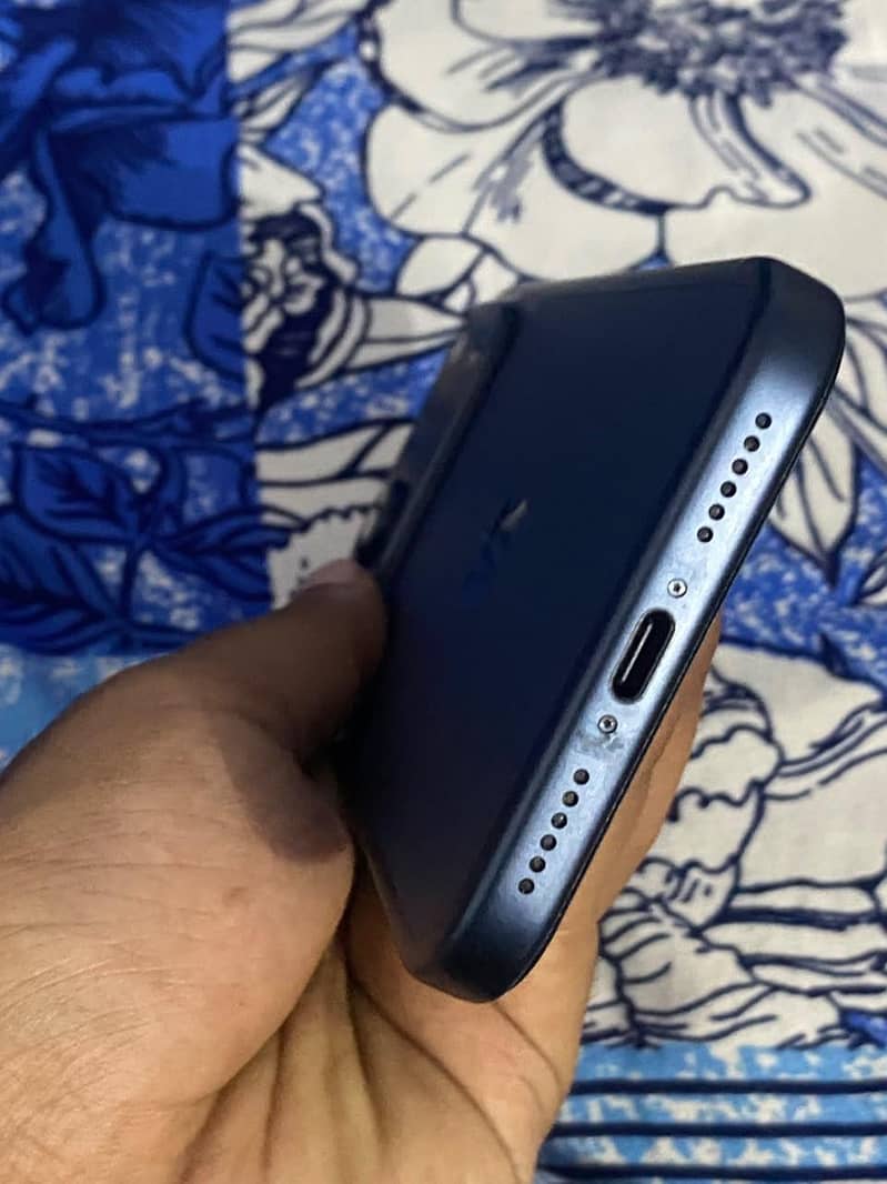 Apple iPhone 17 Pro Max 4